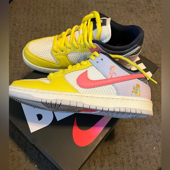 Nike SB Dunk Low Pro BT
BE TRUE - Picture 1 of 4